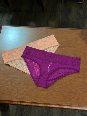 Victoria’s Secret - Sz L - 2 Lace Hiphugger / hipster Bikini Panty Set